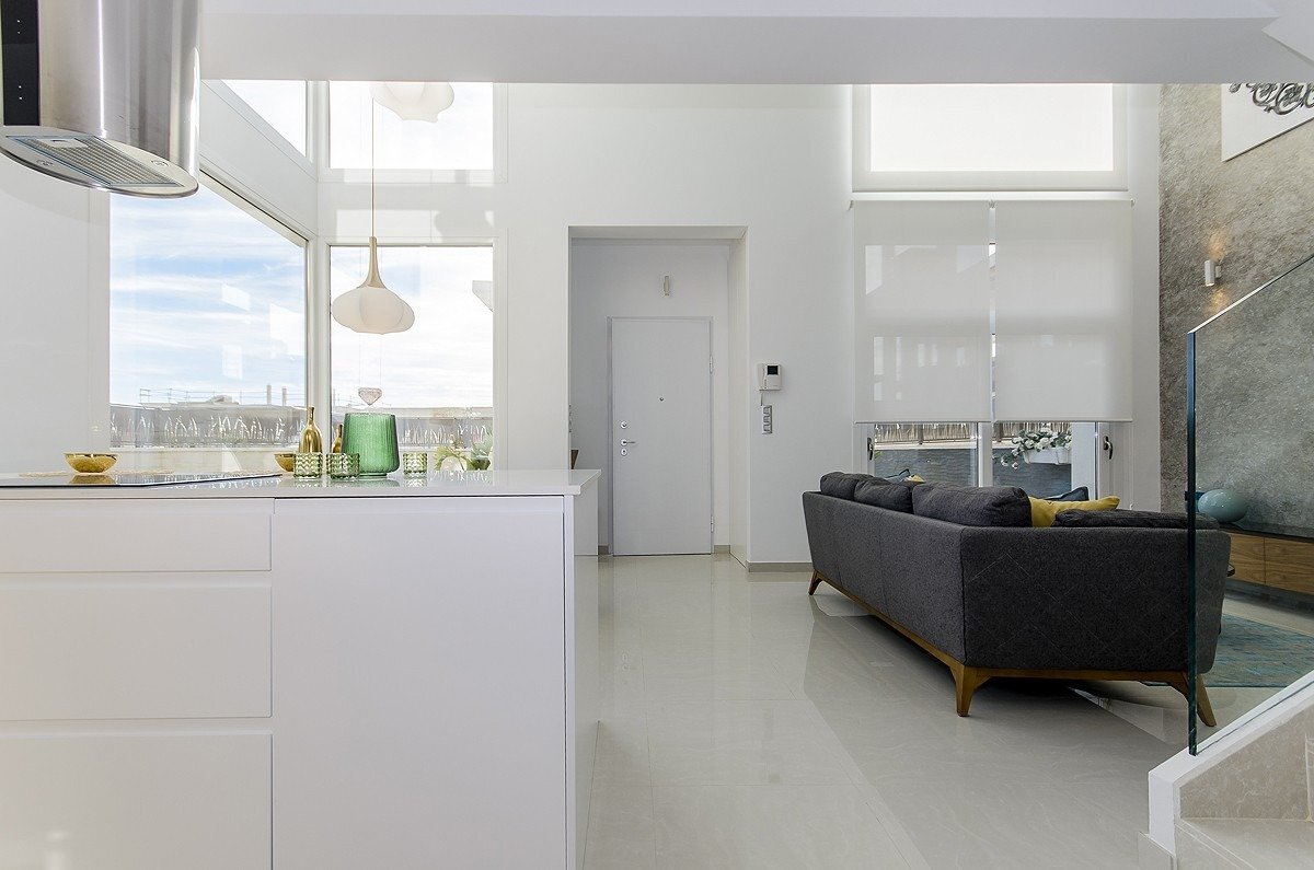 Villa de obra nueva con piscina privada en Los Montesinos — 5 dorm. y 4 baños