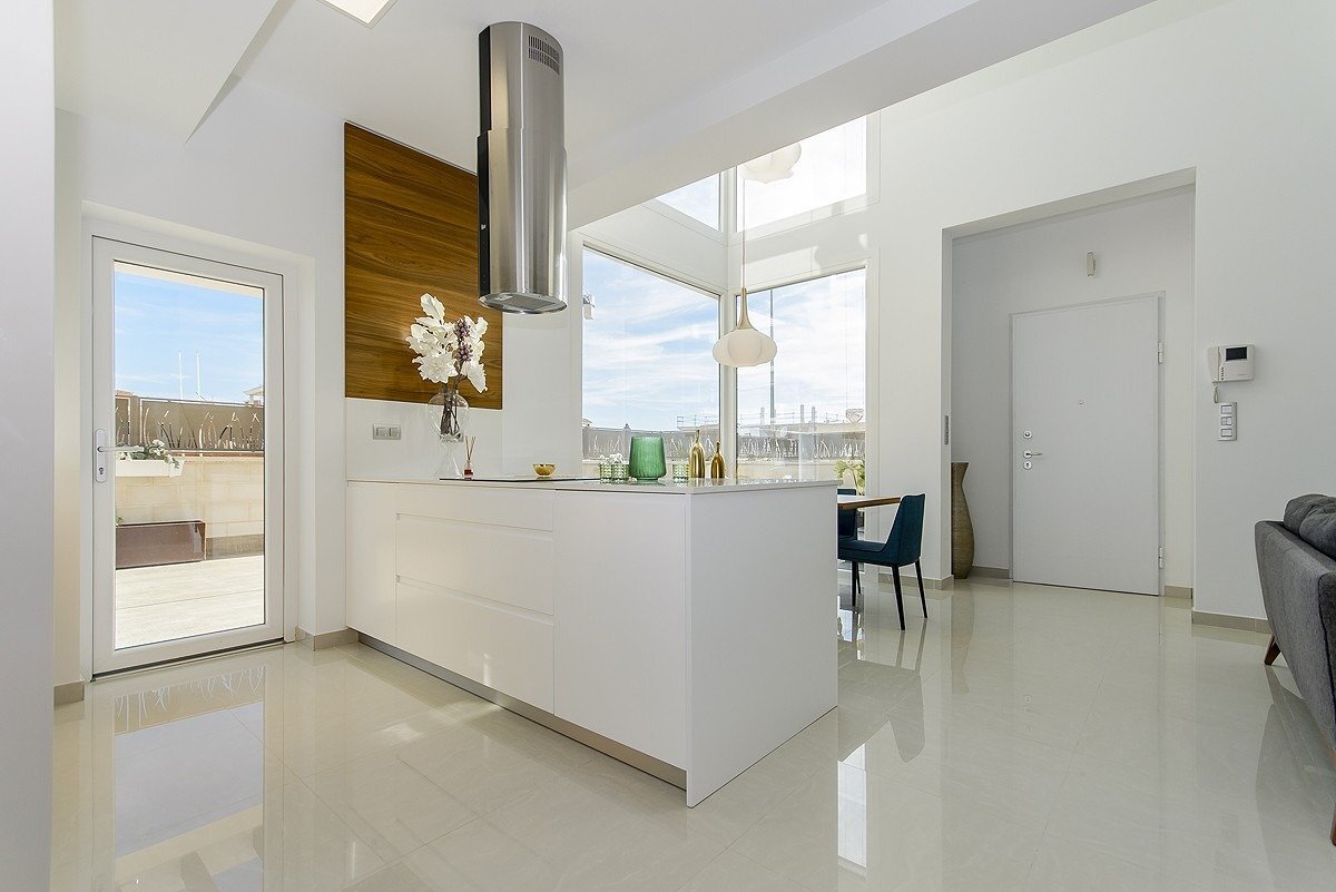 Villa de obra nueva con piscina privada en Los Montesinos — 5 dorm. y 4 baños