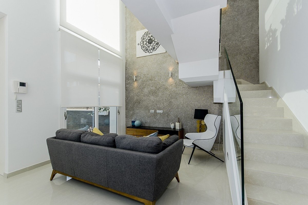 Villa de obra nueva con piscina privada en Los Montesinos — 5 dorm. y 4 baños