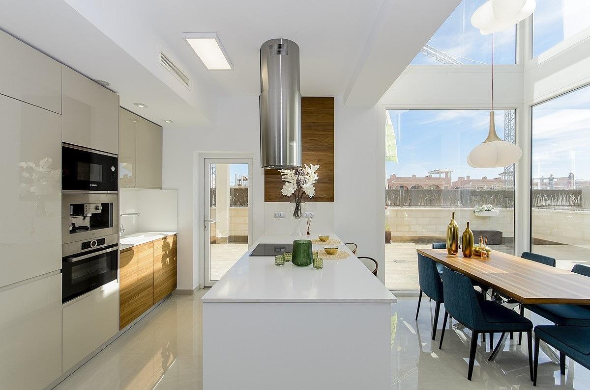 Villa de obra nueva con piscina privada en Los Montesinos — 5 dorm. y 4 baños