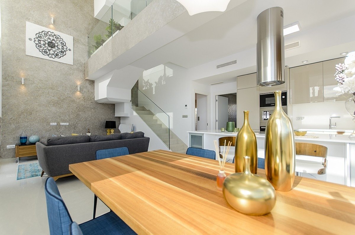 Villa de obra nueva con piscina privada en Los Montesinos — 5 dorm. y 4 baños