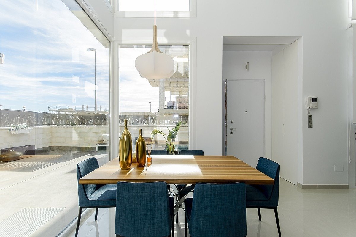Villa de obra nueva con piscina privada en Los Montesinos — 5 dorm. y 4 baños