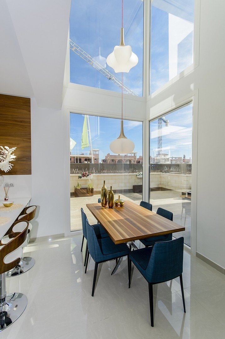 Villa de obra nueva con piscina privada en Los Montesinos — 5 dorm. y 4 baños