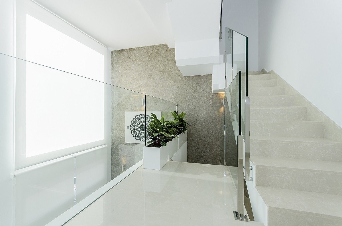 Villa de obra nueva con piscina privada en Los Montesinos — 5 dorm. y 4 baños