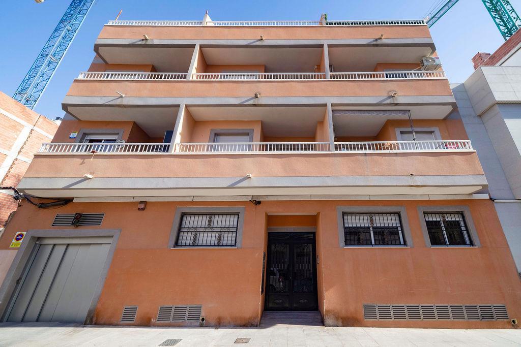 Apartamento de 3 dorm. a 200m de Playa del Cura con garaje y patio privado