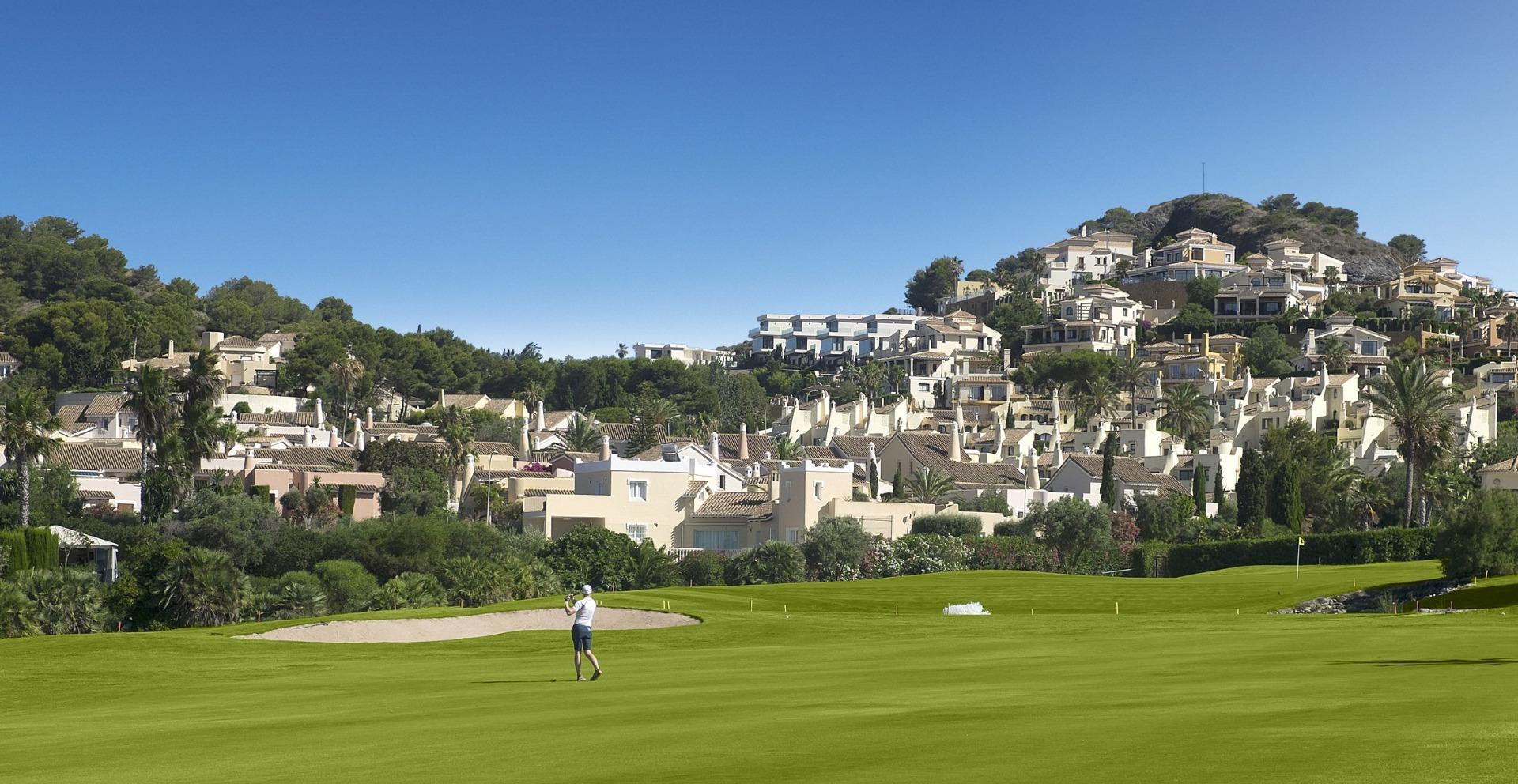 Chalet de obra nueva con piscina privada en La Manga Club — 3 dormitorios