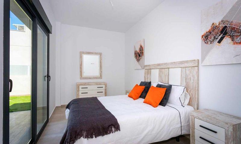 Villa de obra nueva en Daya Nueva con piscina privada y 3 dormitorios