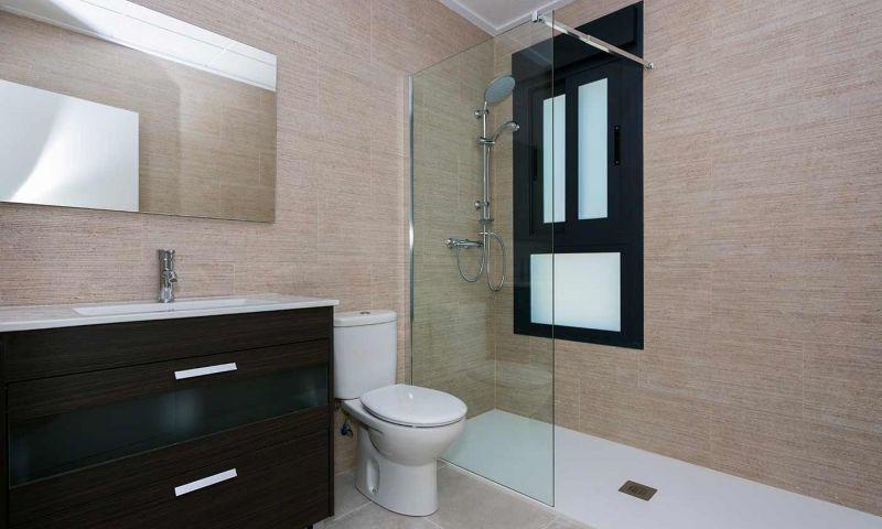 Villa de obra nueva en Daya Nueva con piscina privada y 3 dormitorios