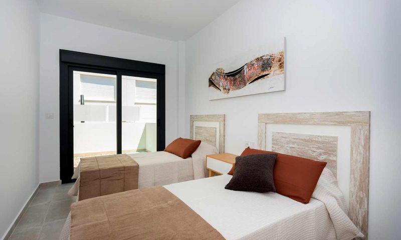 Villa de obra nueva en Daya Nueva con piscina privada y 3 dormitorios