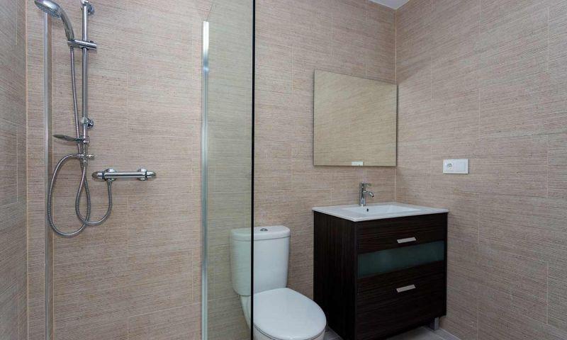 Villa de obra nueva en Daya Nueva con piscina privada y 3 dormitorios