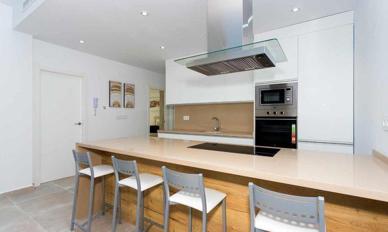 Villa de obra nueva en Daya Nueva con piscina privada y 3 dormitorios