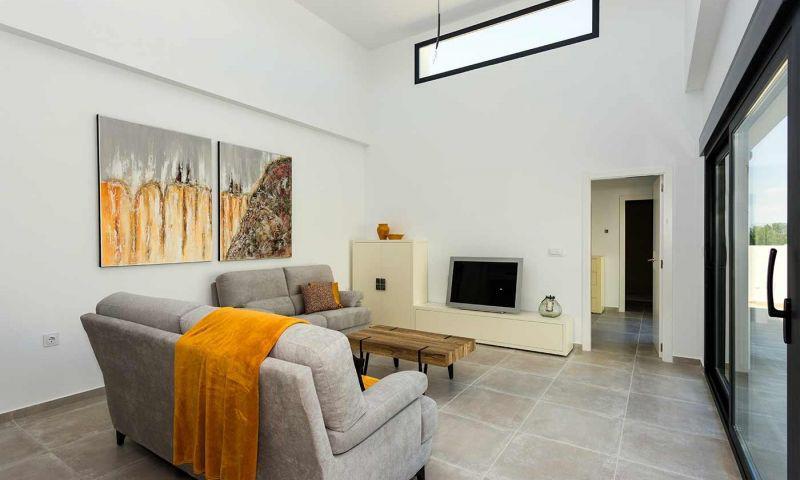Villa de obra nueva en Daya Nueva con piscina privada y 3 dormitorios