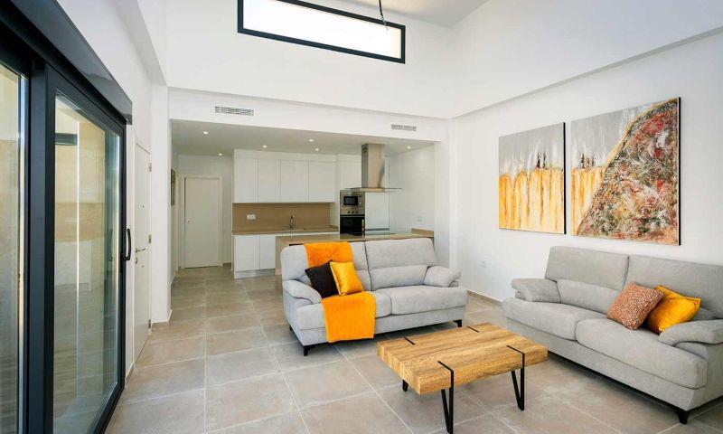 Villa de obra nueva en Daya Nueva con piscina privada y 3 dormitorios