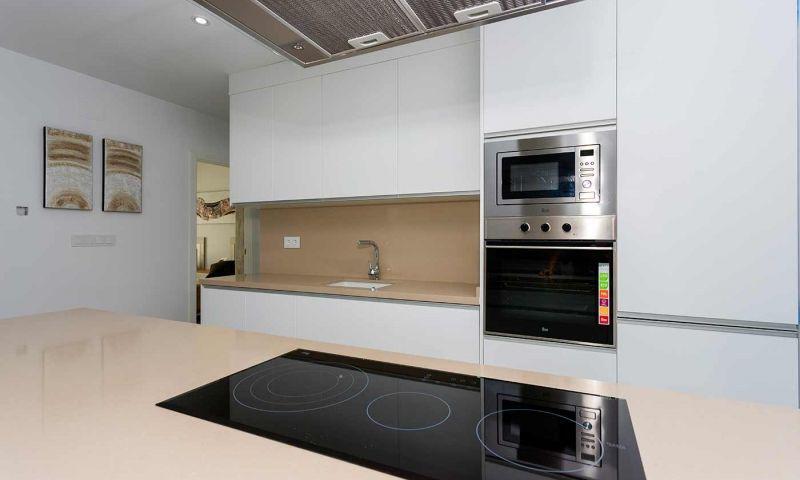 Villa de obra nueva en Daya Nueva con piscina privada y 3 dormitorios
