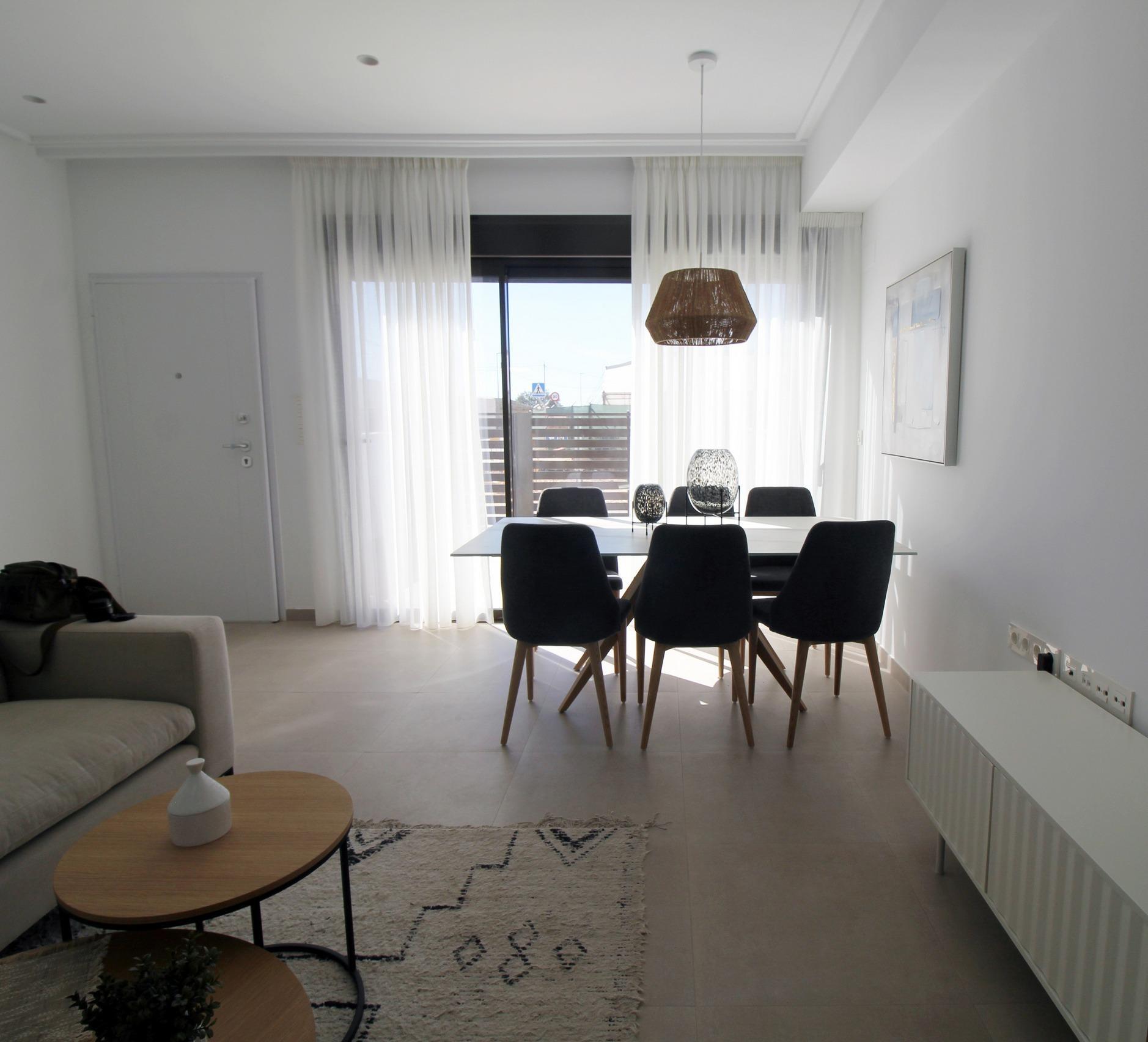 Villa de obra nueva con piscina privada en Pilar de la Horadada — 4 dorm.