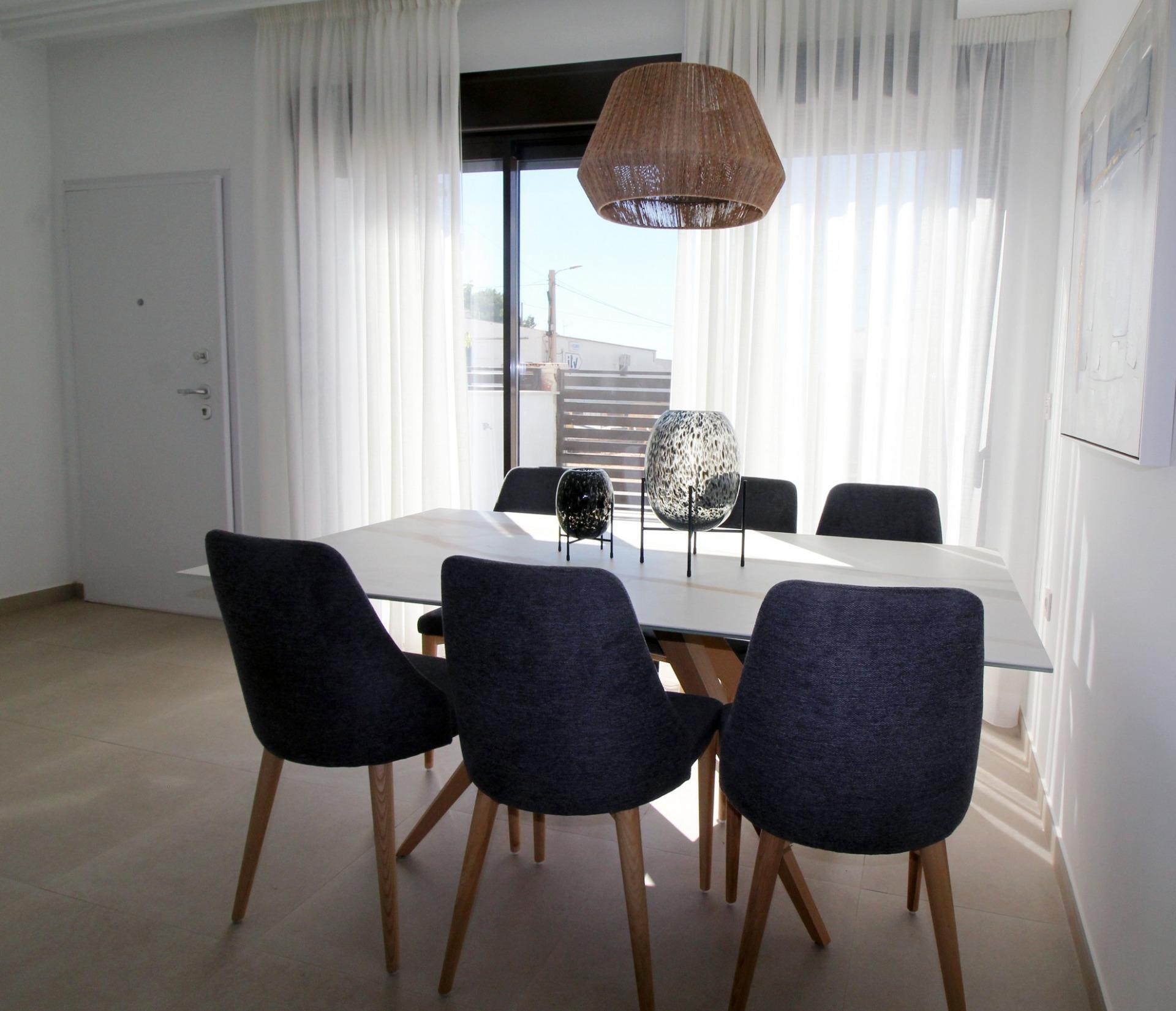Villa de obra nueva con piscina privada en Pilar de la Horadada — 4 dorm.