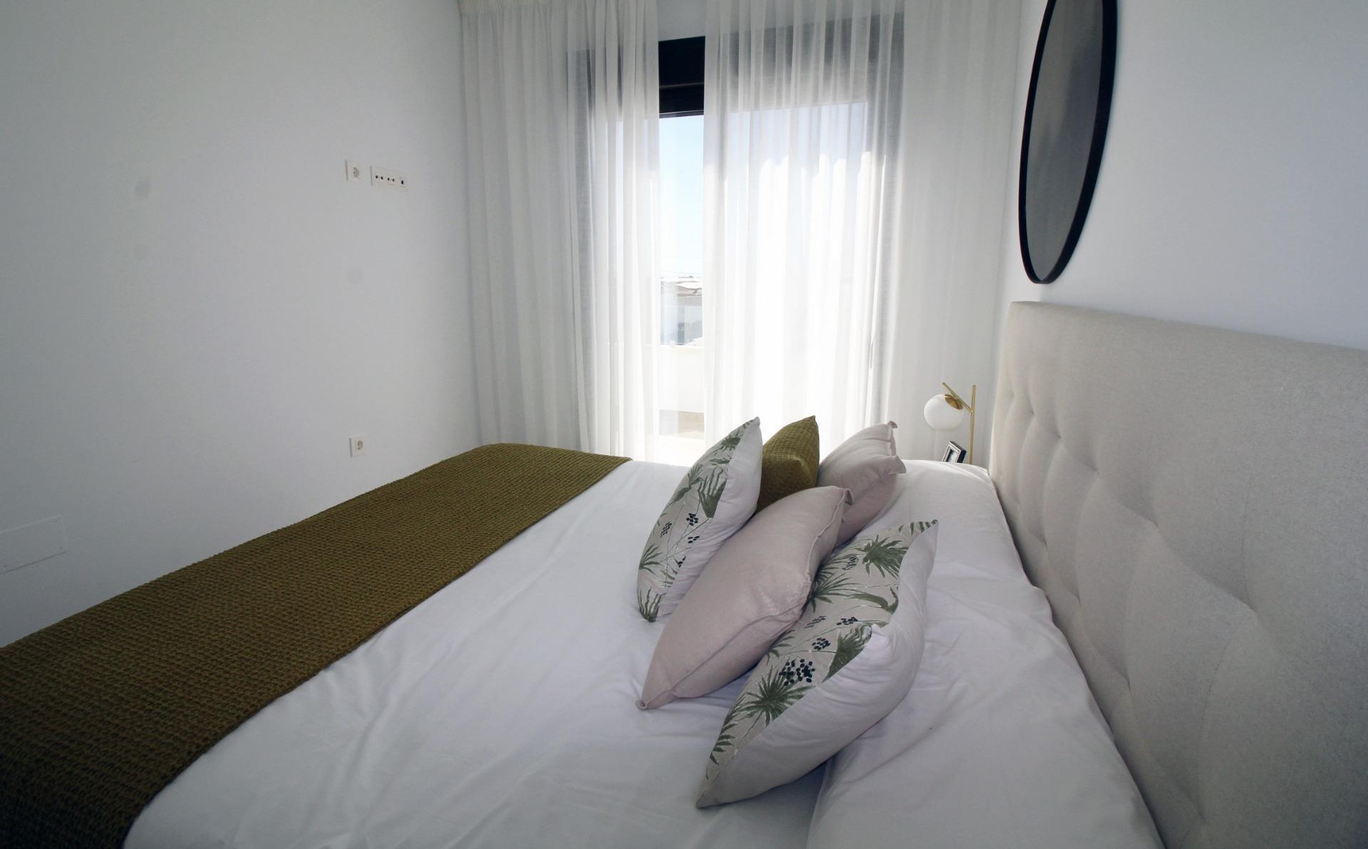 Villa de obra nueva con piscina privada en Pilar de la Horadada — 4 dorm.