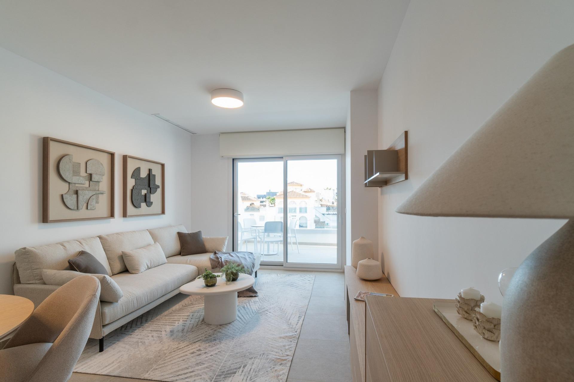Apartamento de obra nueva con piscina privada en Playa Flamenca — 4 dorm.