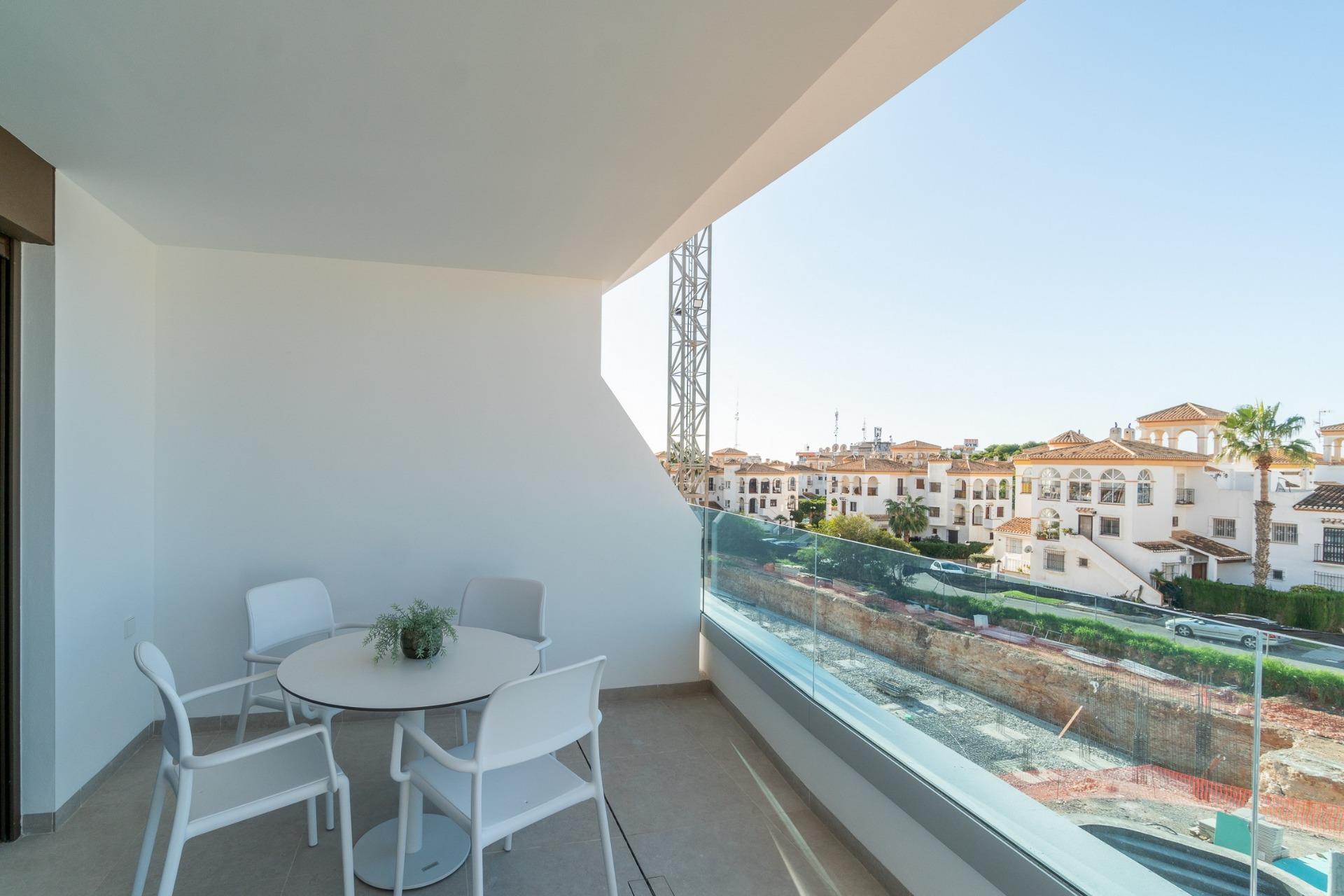 Apartamento de obra nueva con piscina privada en Playa Flamenca — 4 dorm.