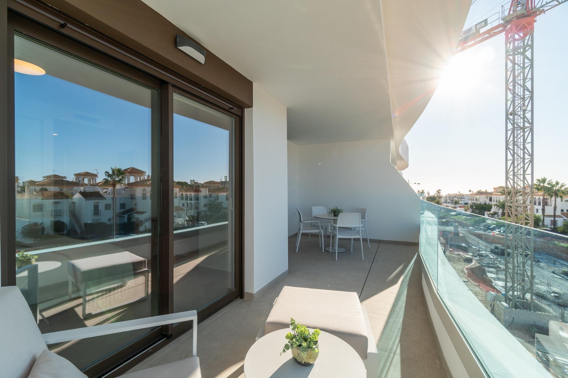 Apartamento de obra nueva con piscina privada en Playa Flamenca — 4 dorm.