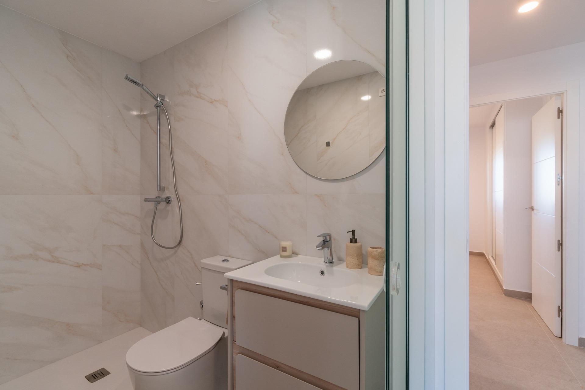Apartamento de obra nueva con piscina privada en Playa Flamenca — 4 dorm.