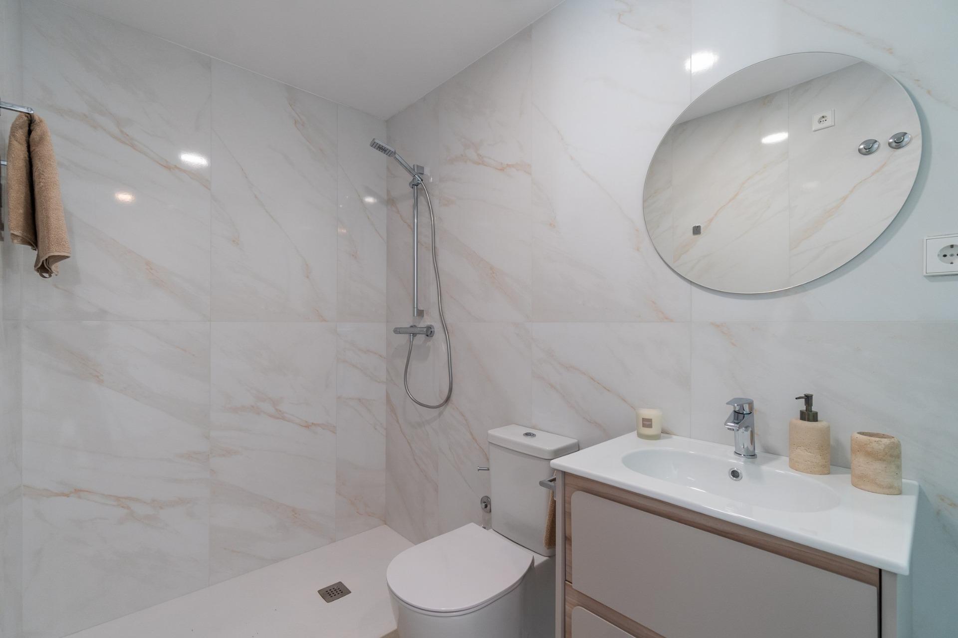 Apartamento de obra nueva con piscina privada en Playa Flamenca — 4 dorm.