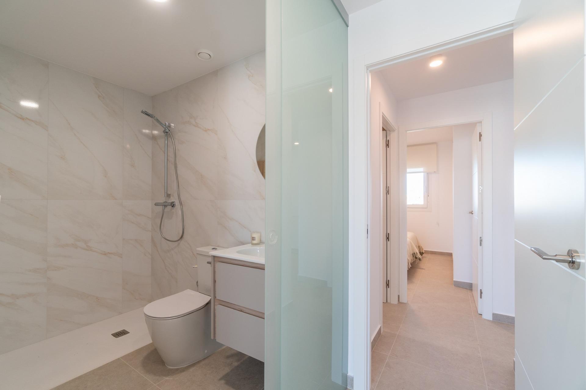 Apartamento de obra nueva con piscina privada en Playa Flamenca — 4 dorm.