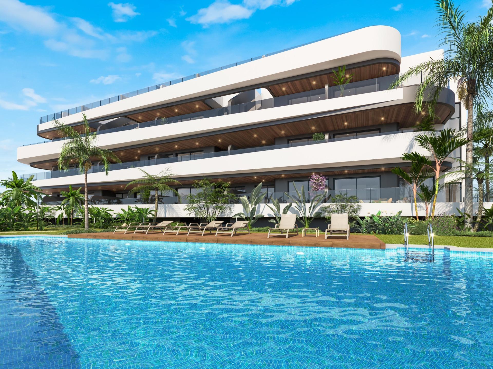 Apartamento de obra nueva en primera línea de golf en Los Alcázares con piscina