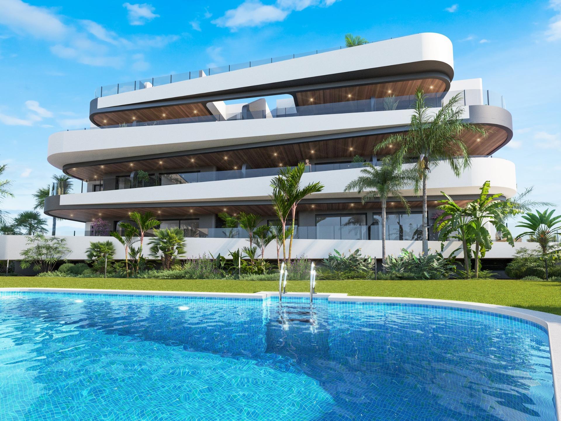 Apartamento de obra nueva en primera línea de golf en Los Alcázares con piscina