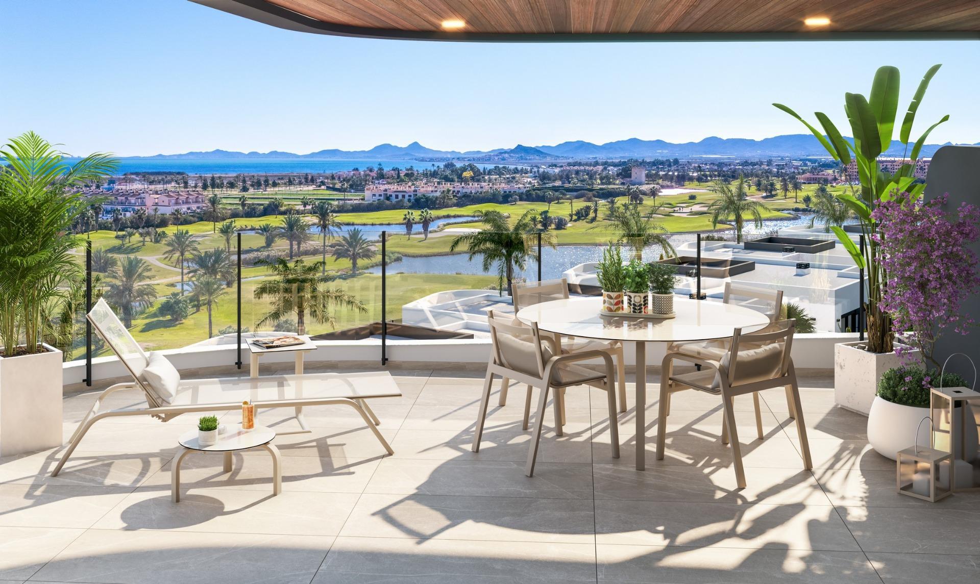 Apartamento de obra nueva en primera línea de golf en Los Alcázares con piscina