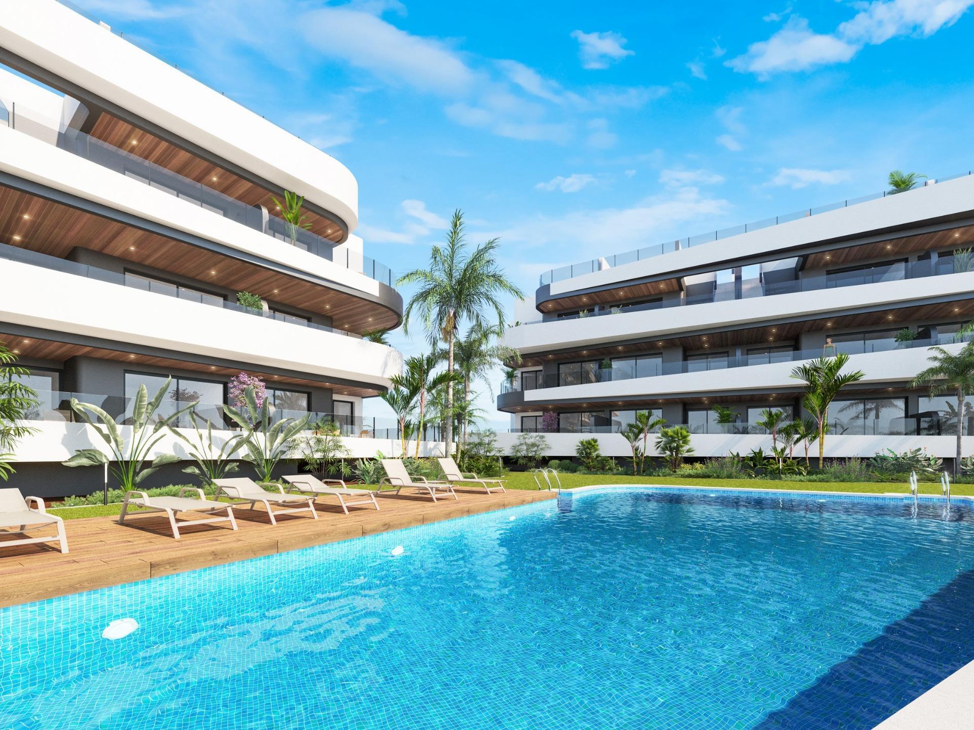 Apartamento de obra nueva en primera línea de golf en Los Alcázares con piscina
