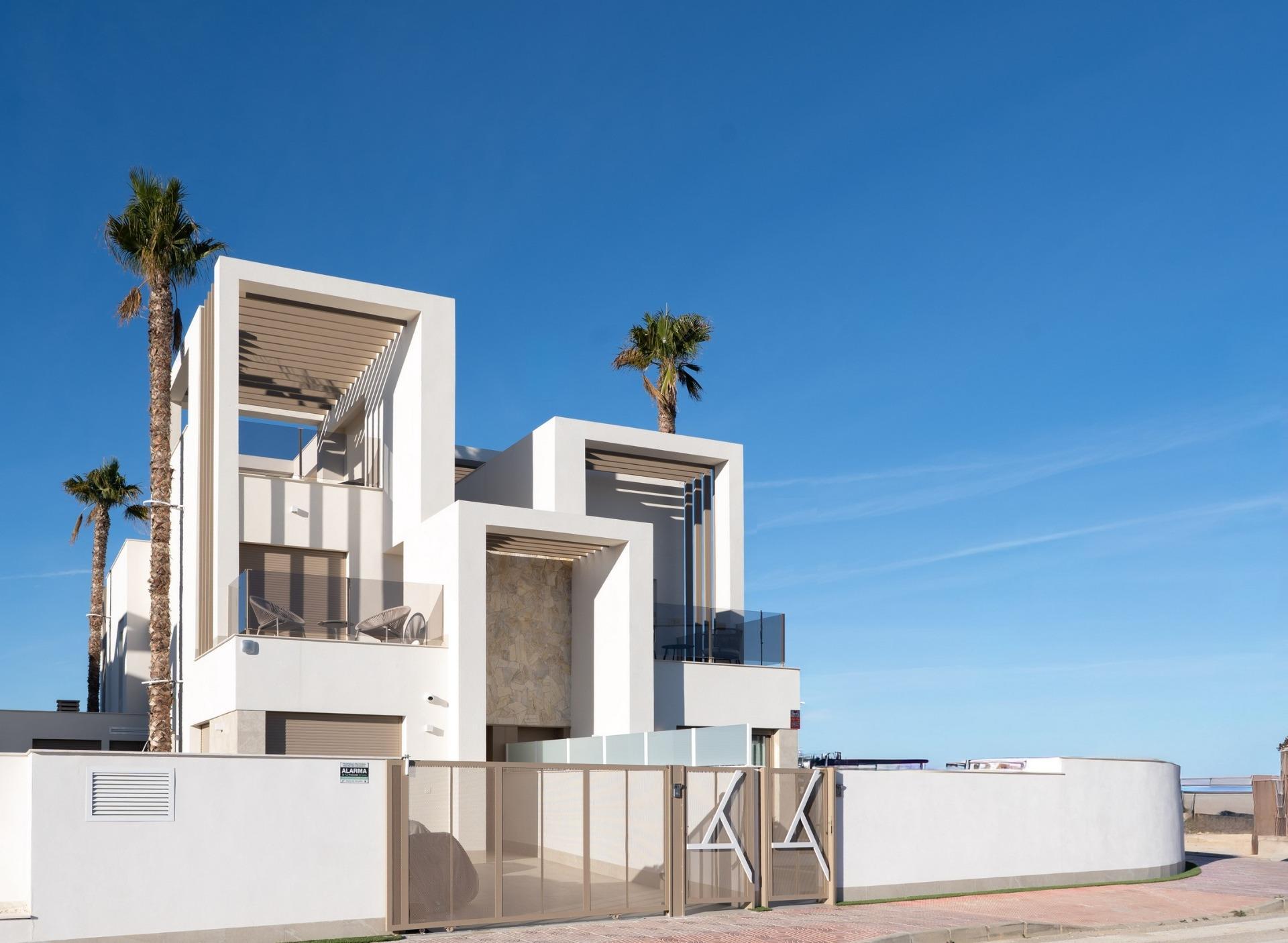 Vivienda de diseño con piscina privada junto a La Serena Golf — 3 dorm.