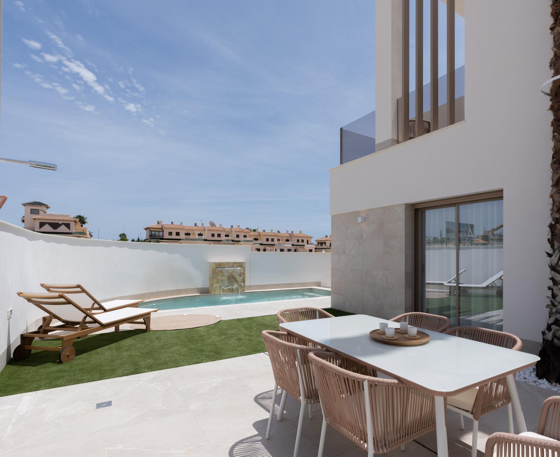 Vivienda de diseño con piscina privada junto a La Serena Golf — 3 dorm.