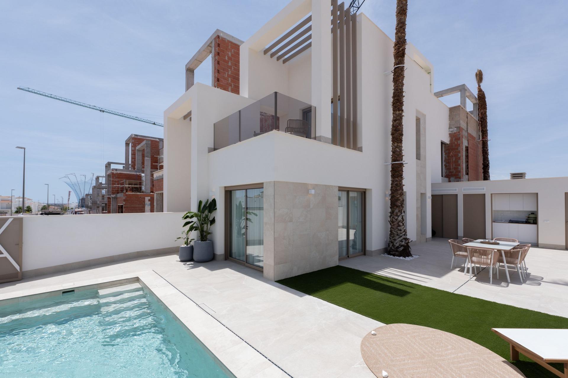 Villa de obra nueva con piscina privada en Serena Golf, Los Alcázares – 3 Dorm.