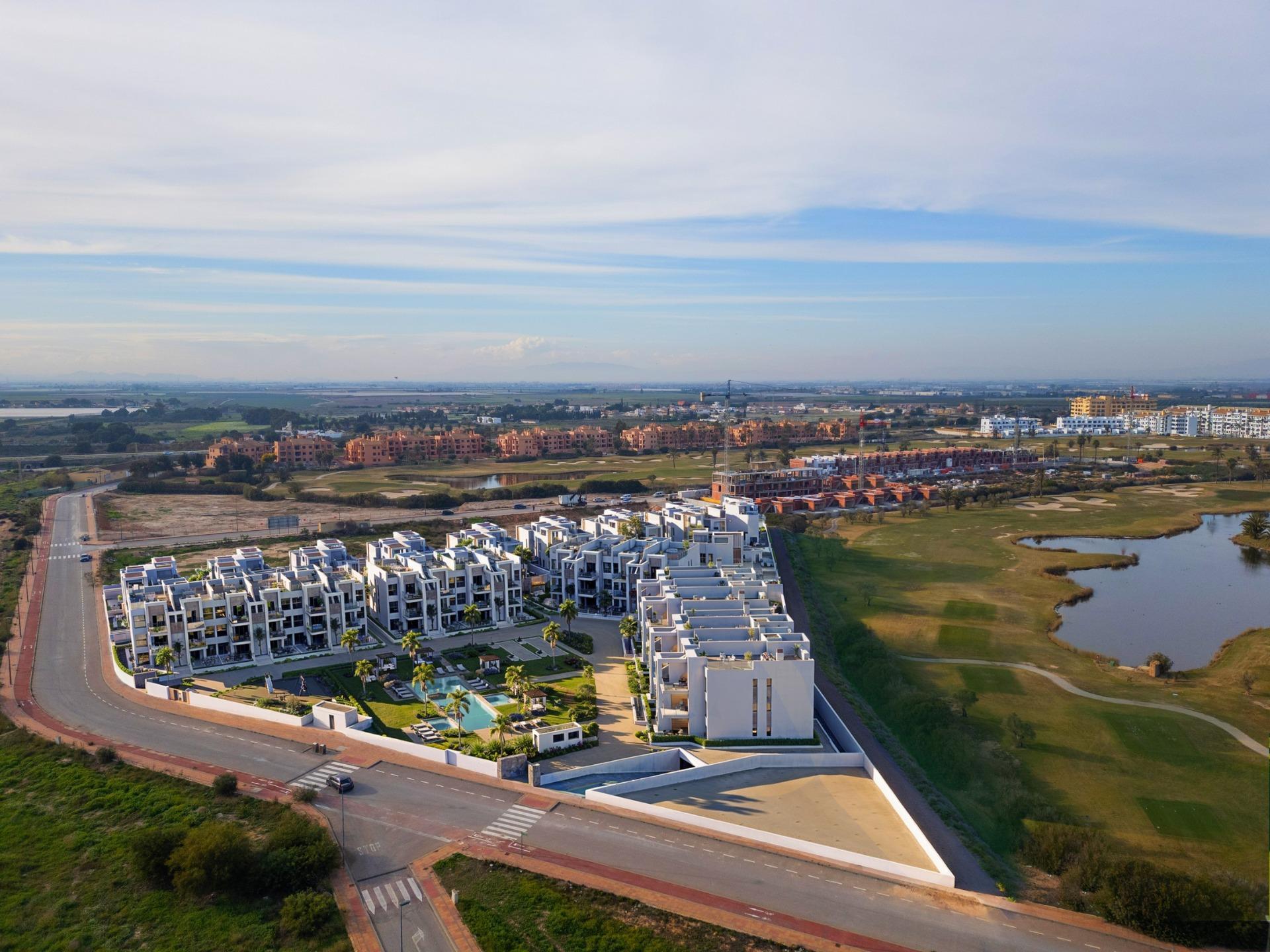 Villa de obra nueva con piscina privada en Serena Golf, Los Alcázares – 3 Dorm.