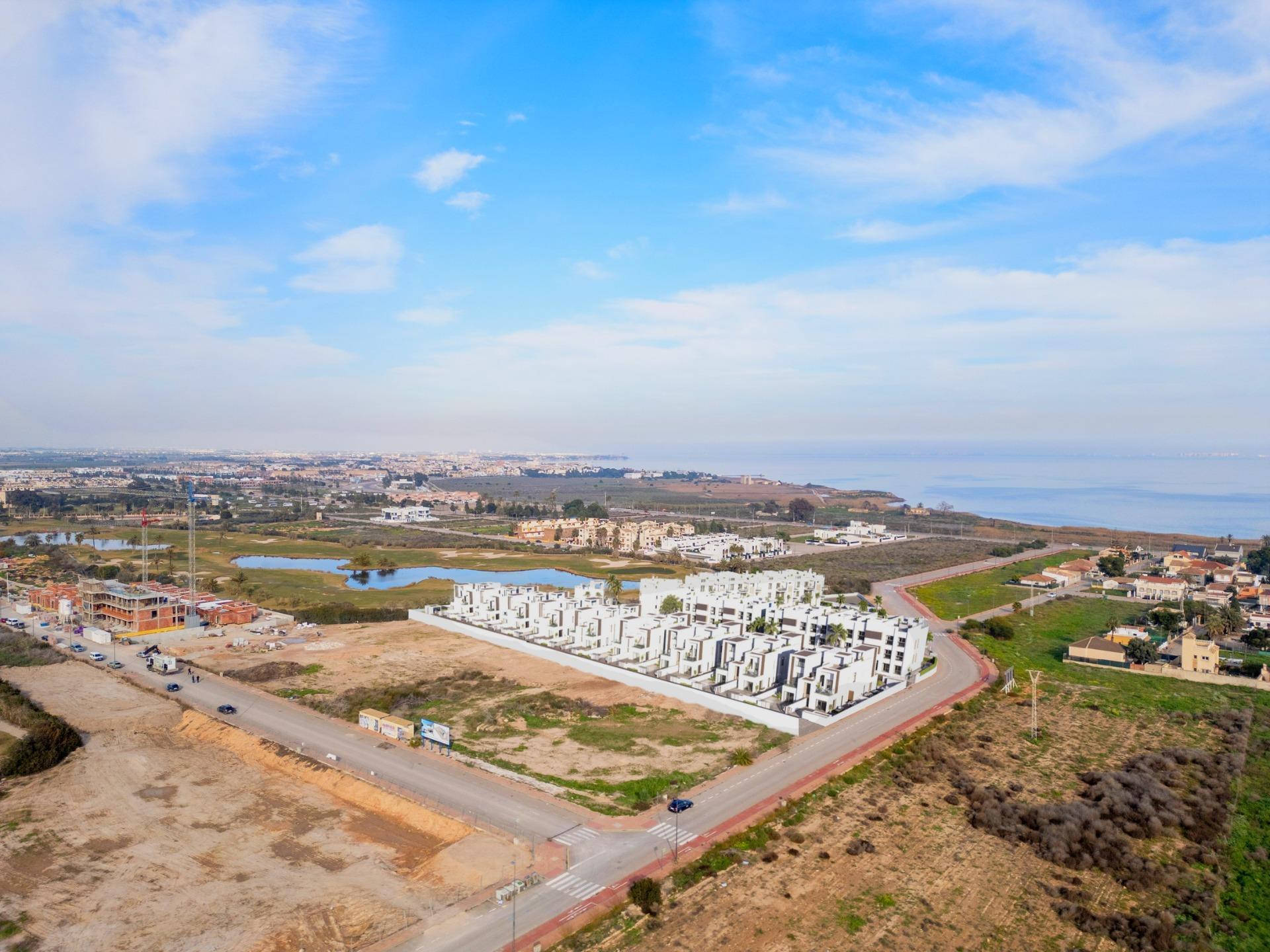 Villa de obra nueva con piscina privada en Serena Golf, Los Alcázares – 3 Dorm.