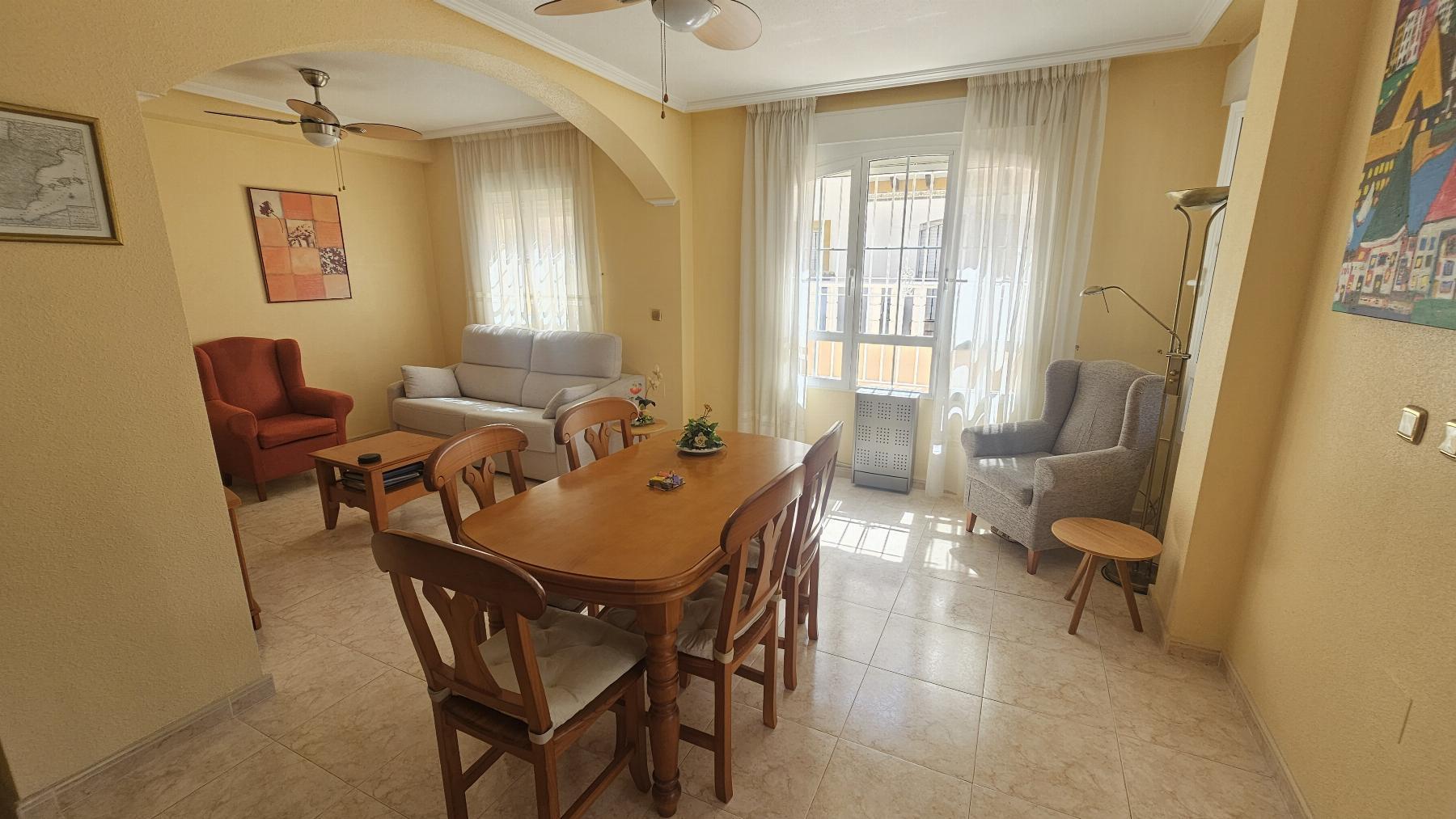 Dúplex con jardín privado y solárium en Lomas de Cabo Roig — 2 dorm.