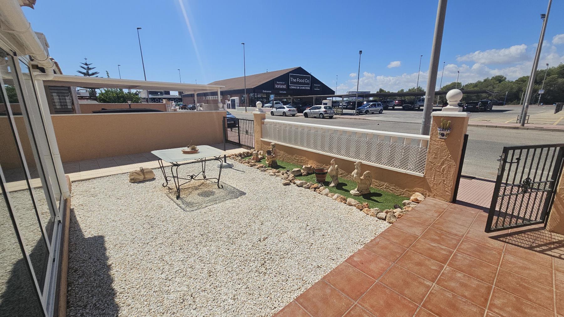 Dúplex con jardín privado y solárium en Lomas de Cabo Roig — 2 dorm.