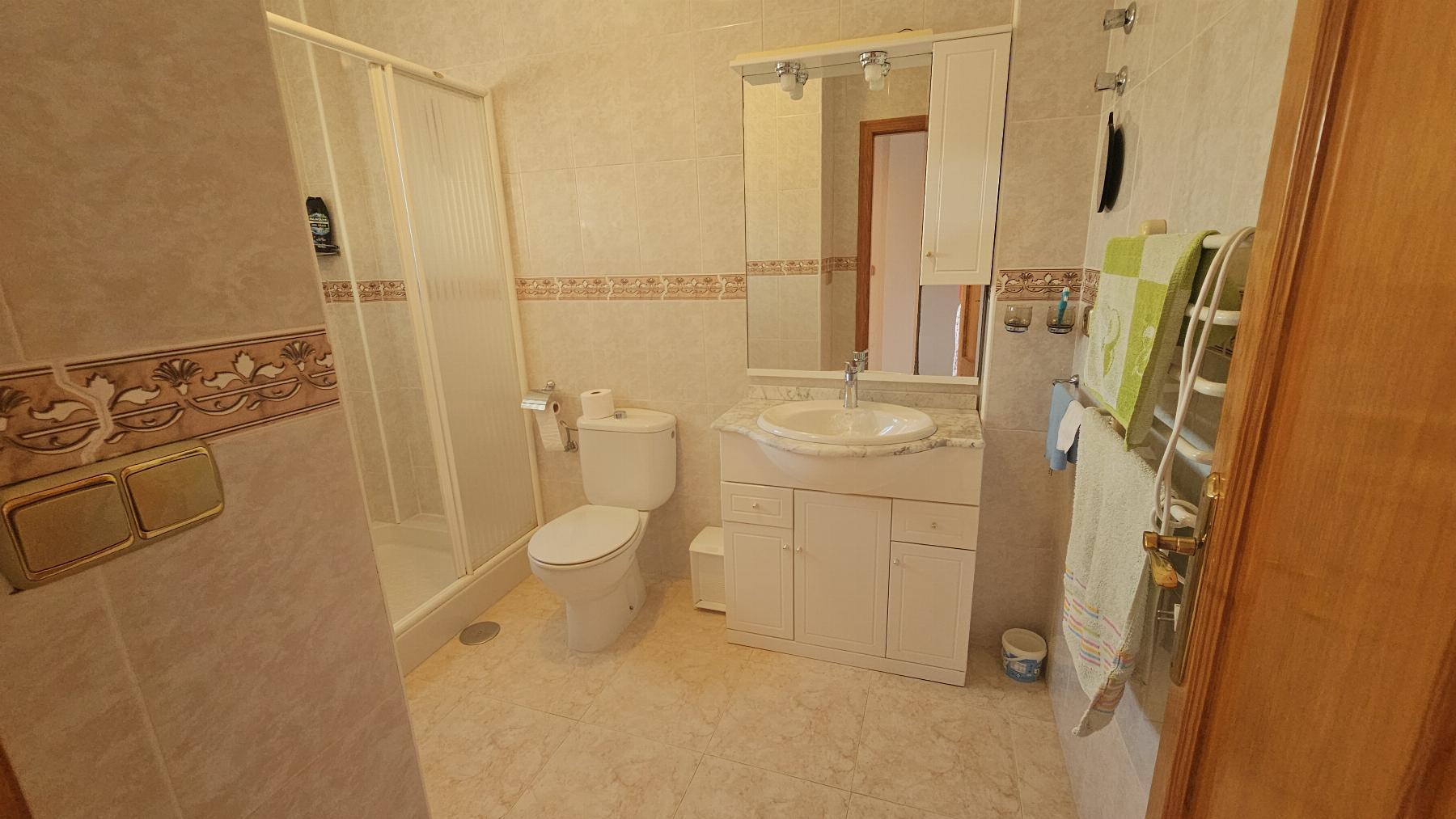Dúplex con jardín privado y solárium en Lomas de Cabo Roig — 2 dorm.