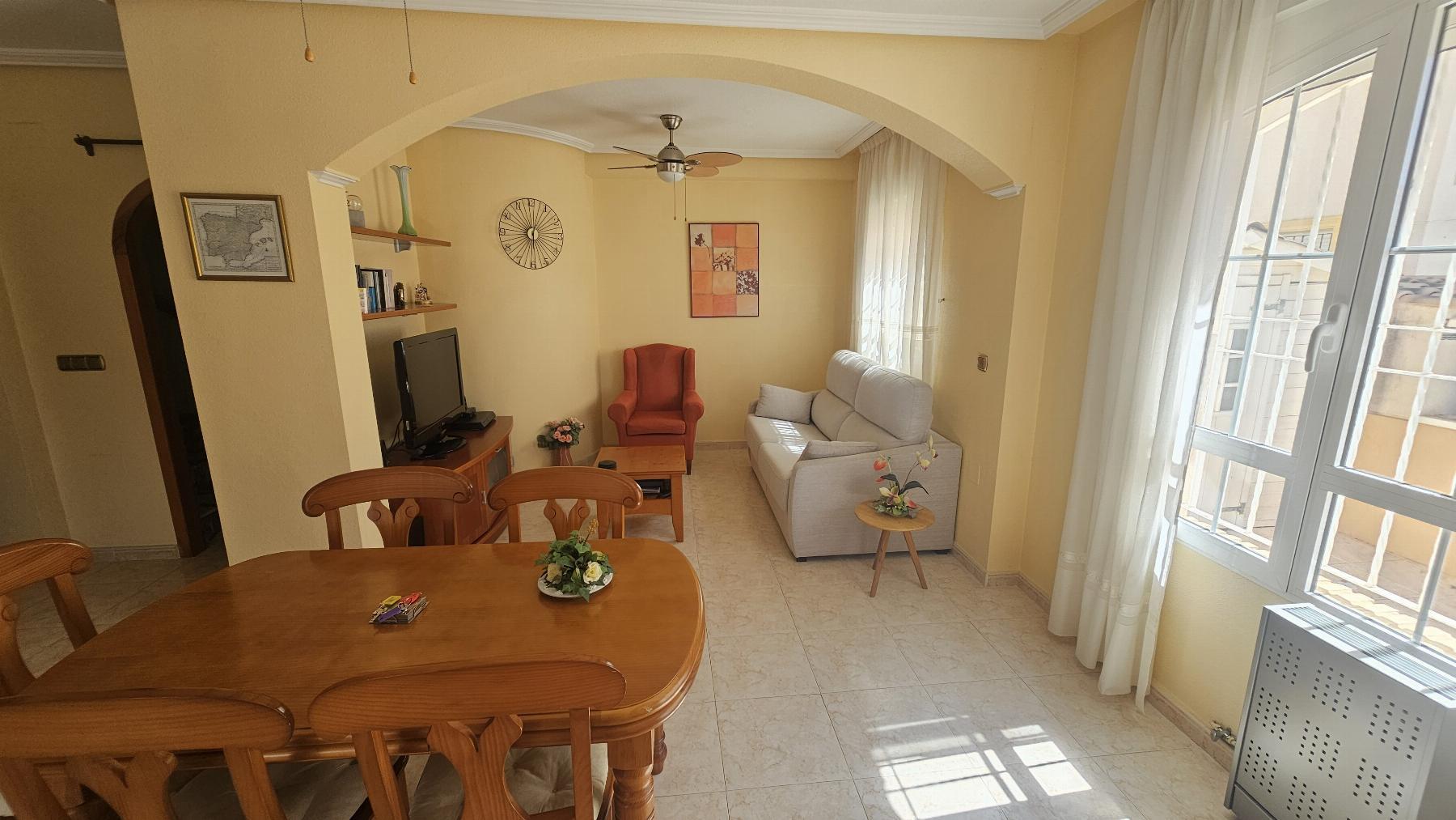 Dúplex con jardín privado y solárium en Lomas de Cabo Roig — 2 dorm.