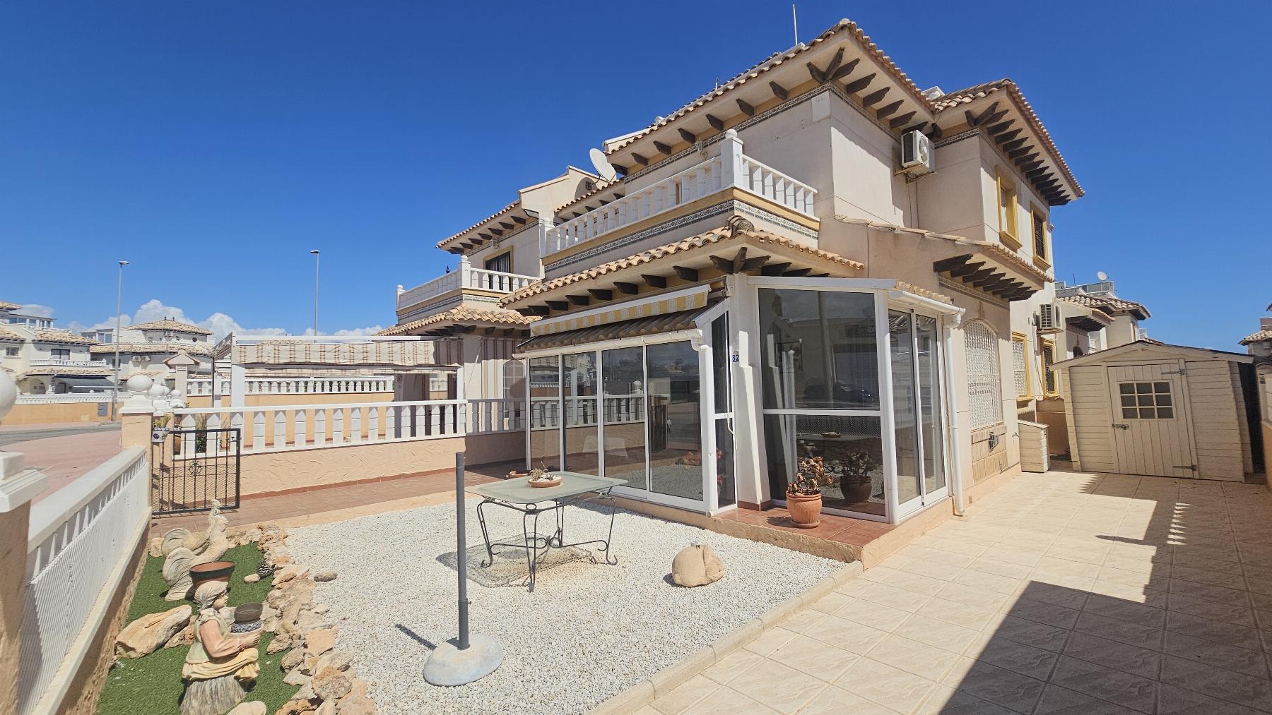Dúplex con jardín privado y solárium en Lomas de Cabo Roig — 2 dorm.