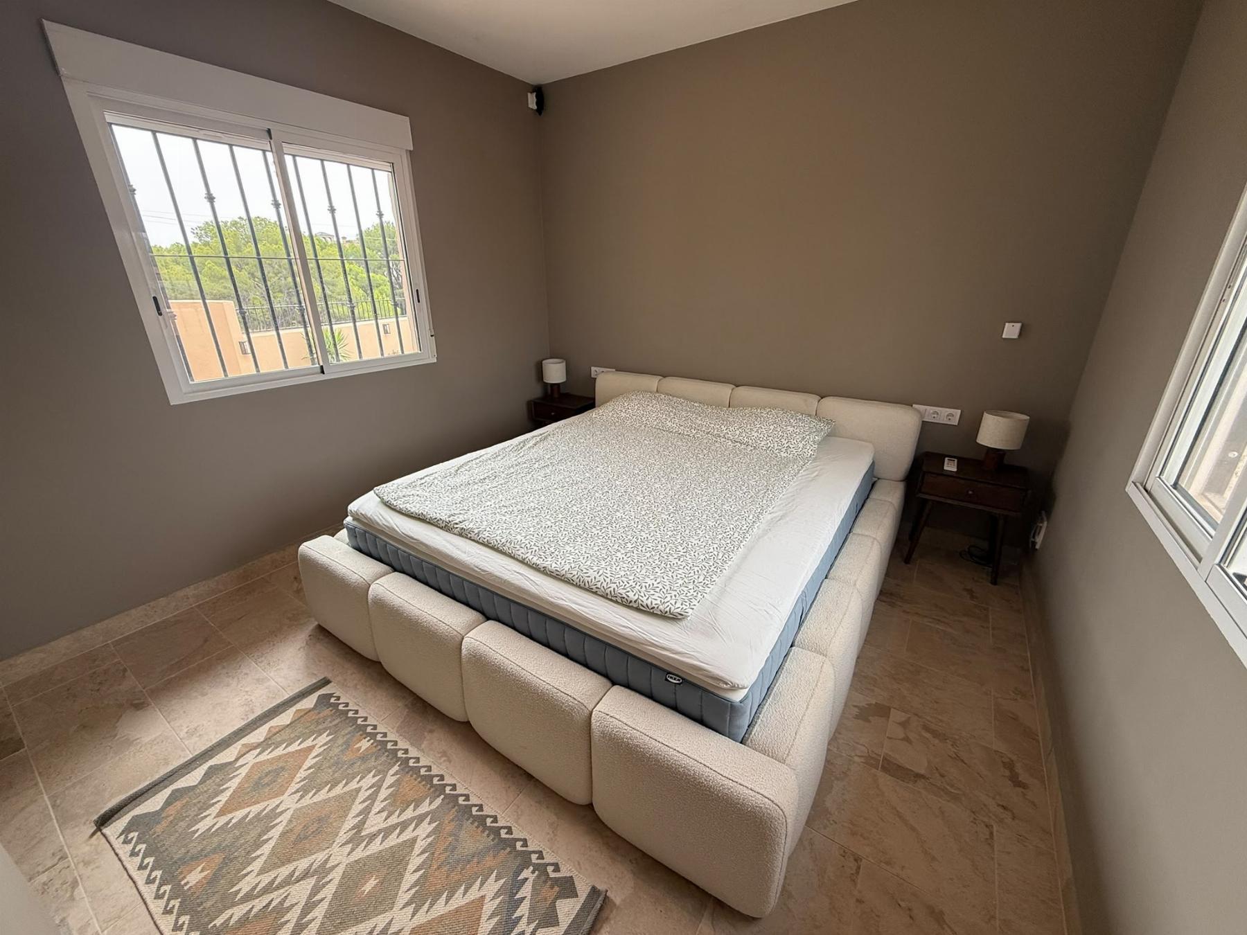 Villa de lujo reformada en Montezenia con piscina privada — 5 dorm. y 3 baños