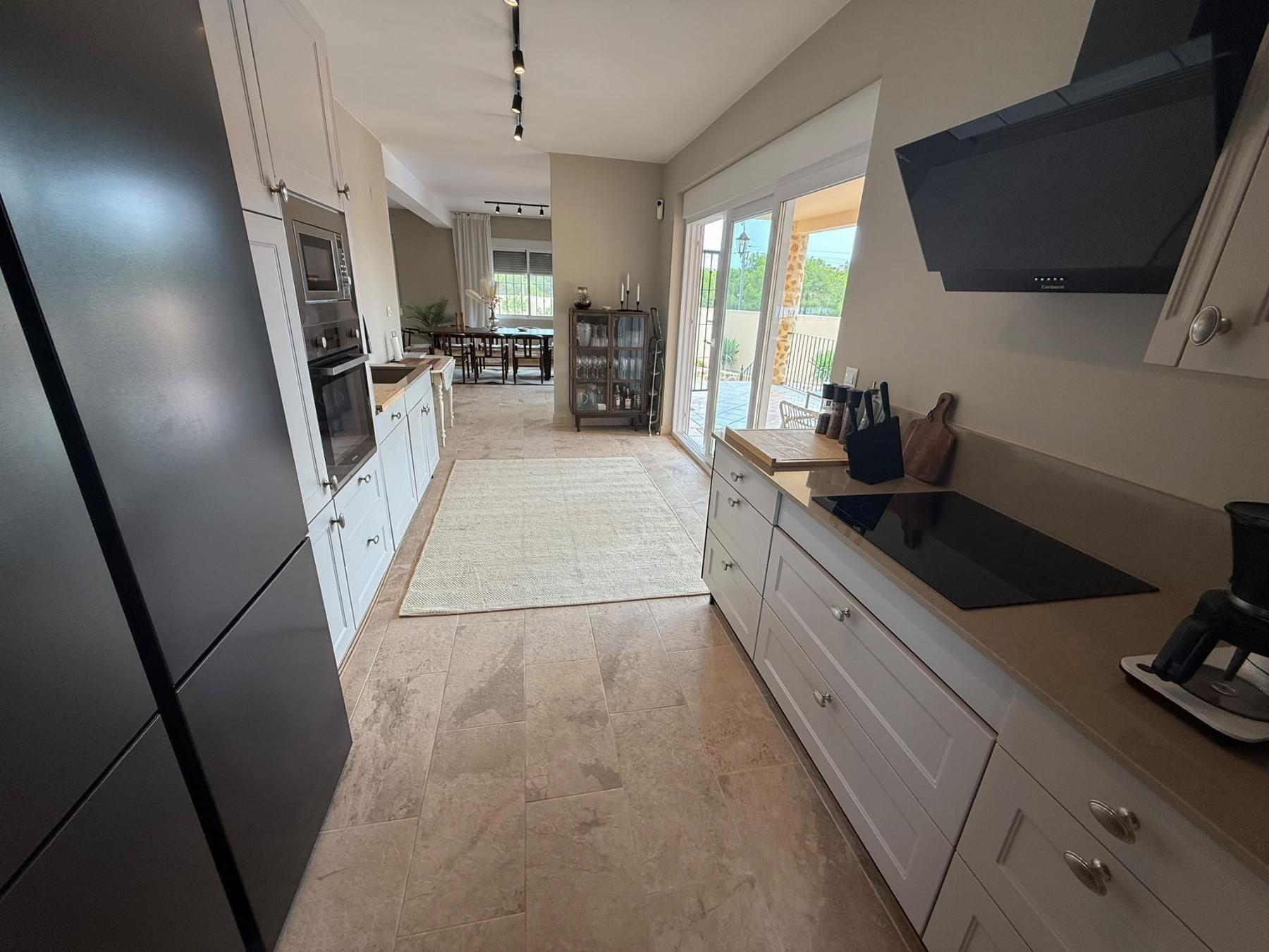 Villa de lujo reformada en Montezenia con piscina privada — 5 dorm. y 3 baños