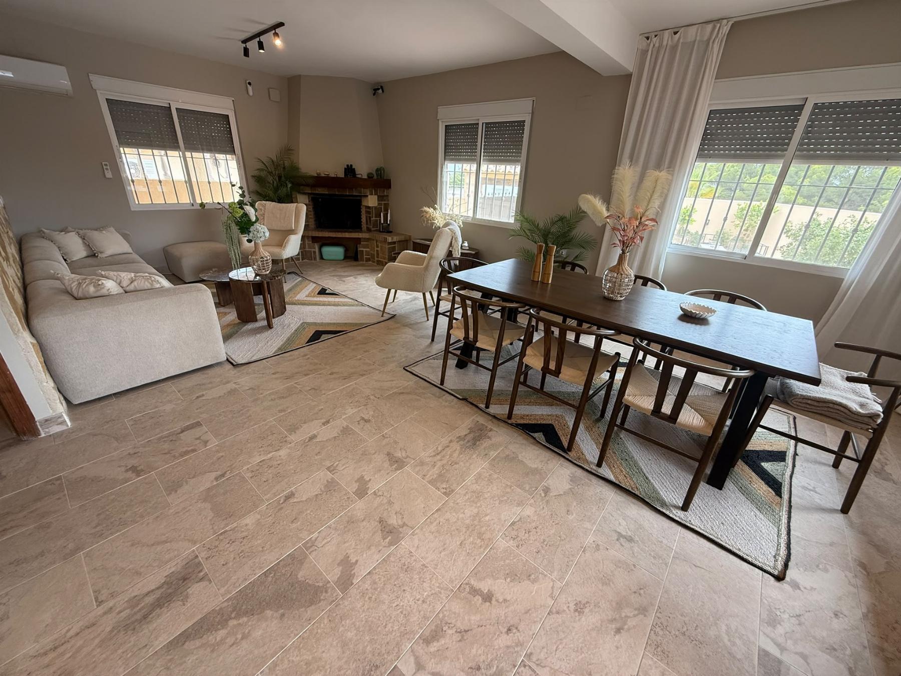 Villa de lujo reformada en Montezenia con piscina privada — 5 dorm. y 3 baños