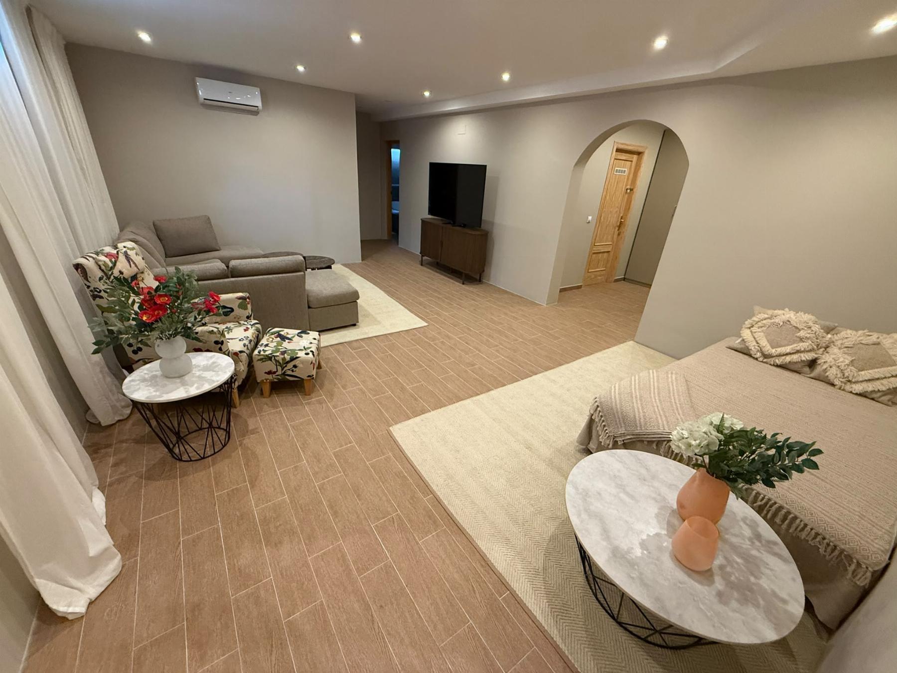 Villa de lujo reformada en Montezenia con piscina privada — 5 dorm. y 3 baños
