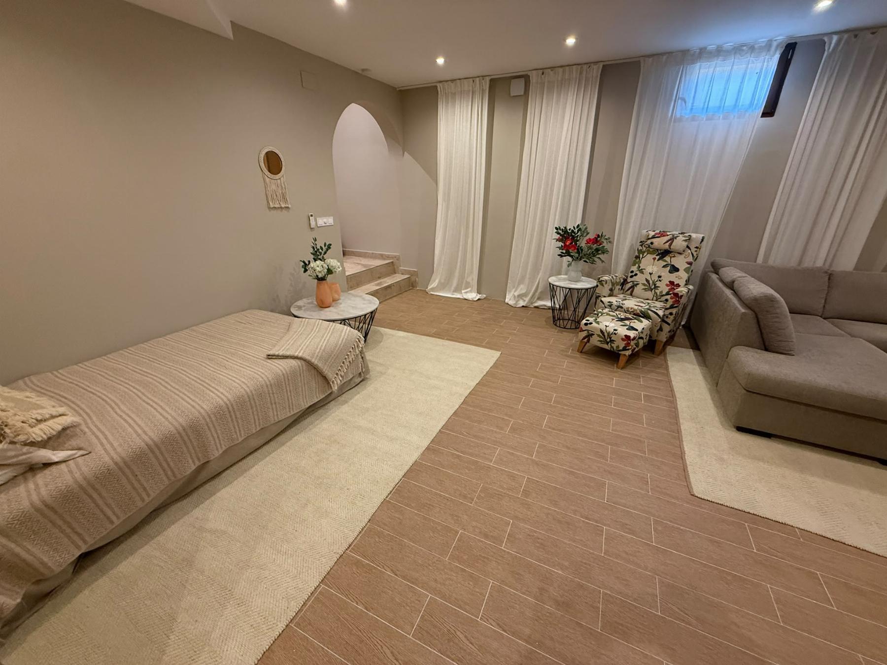 Villa de lujo reformada en Montezenia con piscina privada — 5 dorm. y 3 baños