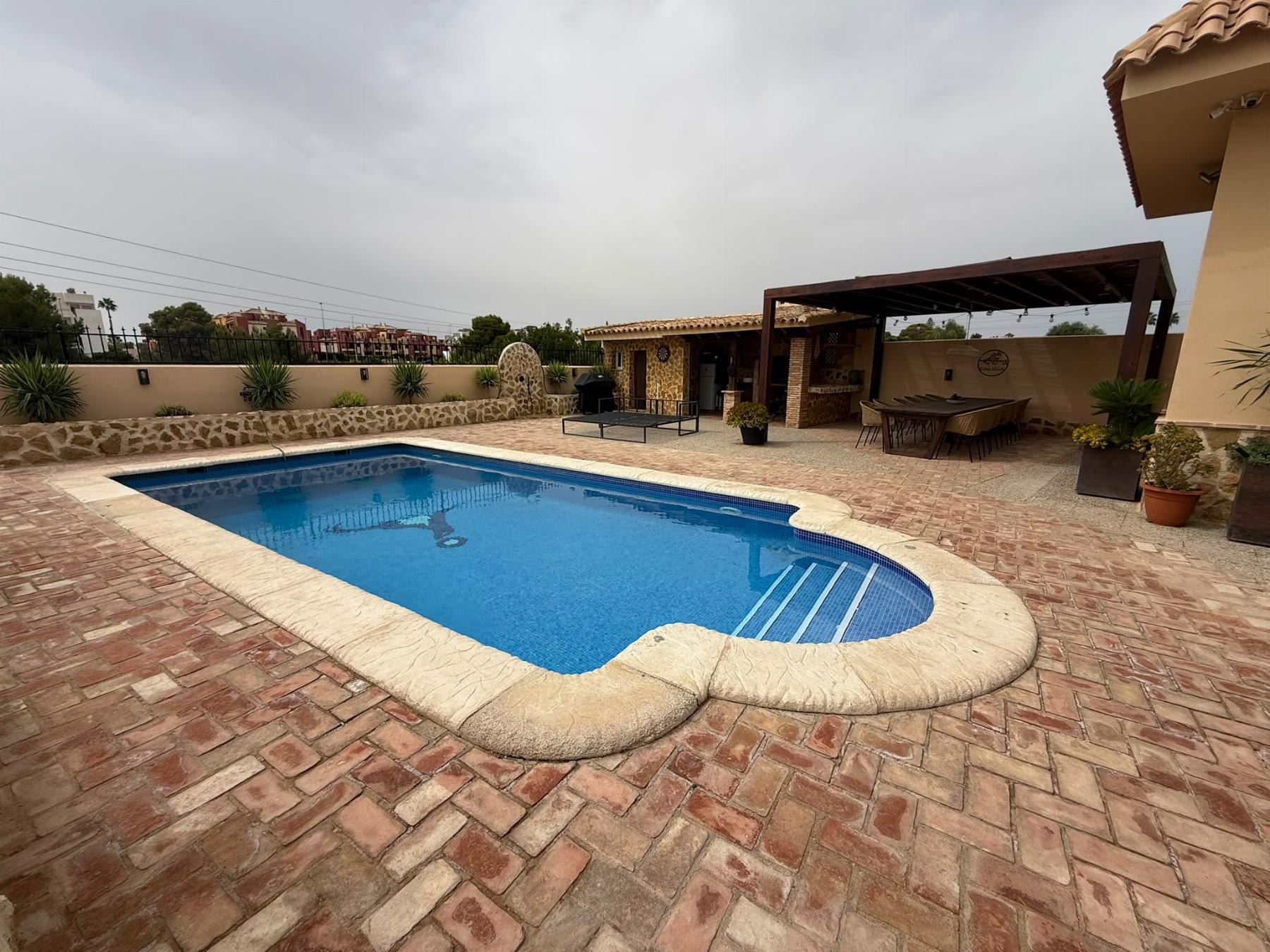 Villa de lujo reformada en Montezenia con piscina privada — 5 dorm. y 3 baños