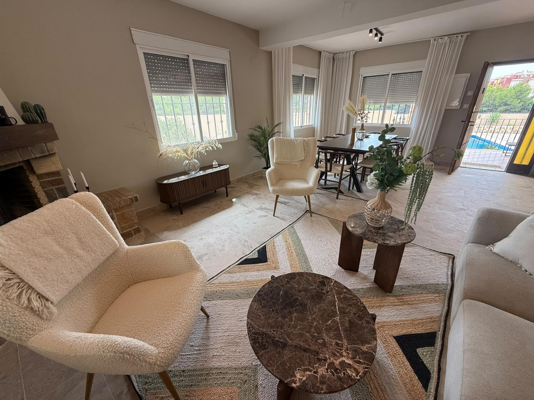 Villa de lujo reformada en Montezenia con piscina privada — 5 dorm. y 3 baños