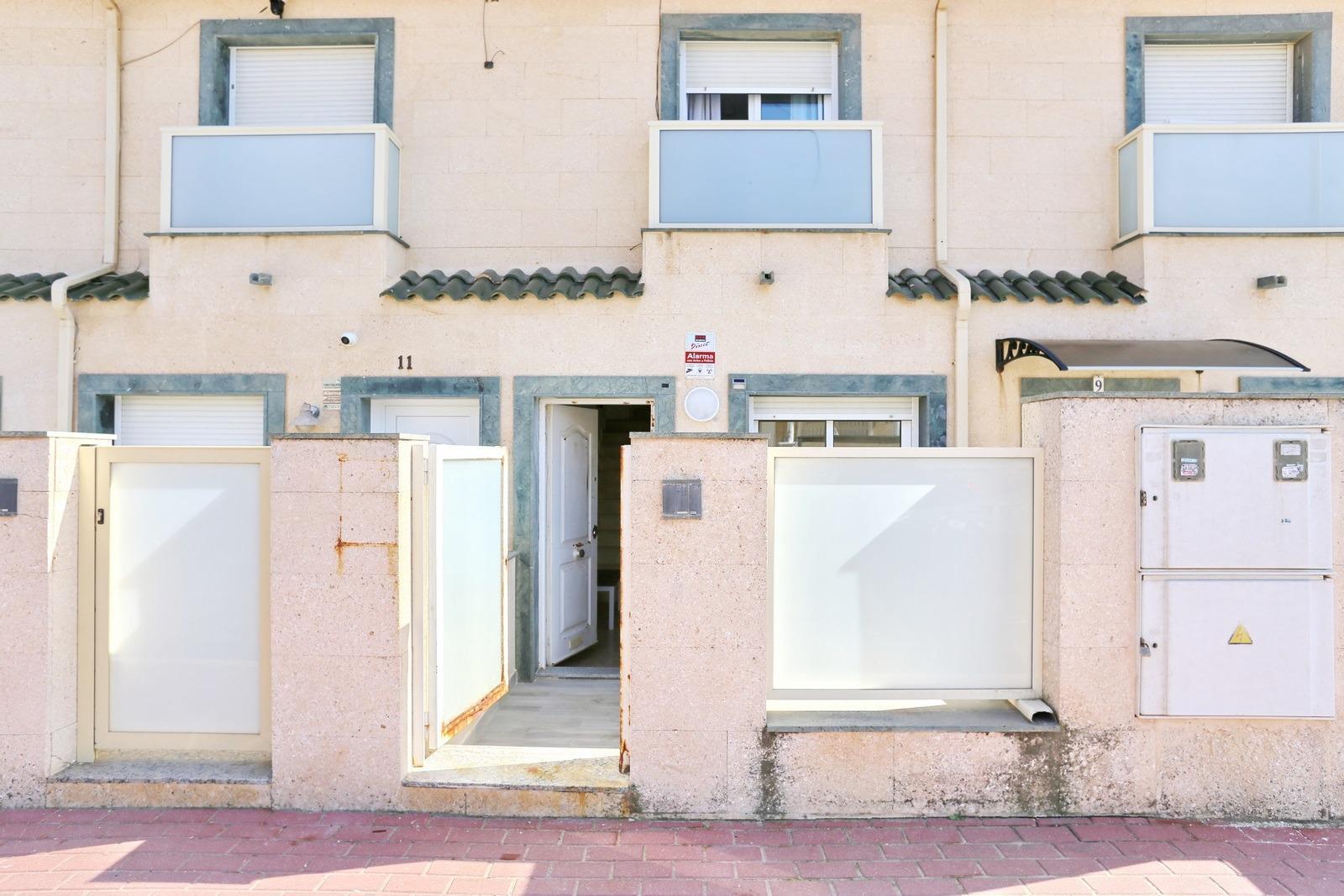 Duplex a 10m de Playa de La Mata con vistas al mar y garaje — 2 dorm.