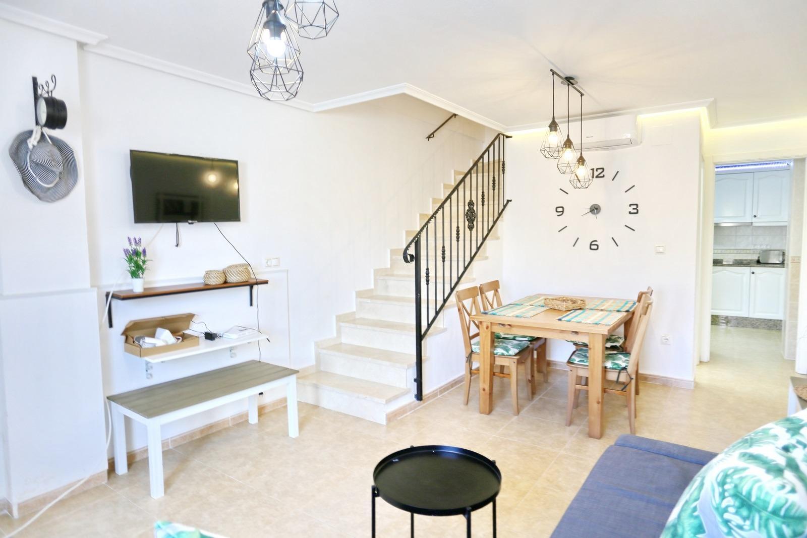Duplex a 10m de Playa de La Mata con vistas al mar y garaje — 2 dorm.